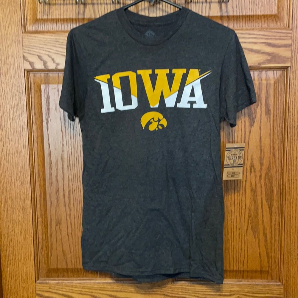 Iowa Hawkeyes Men’s S 34/36 Short Sleeve NWT